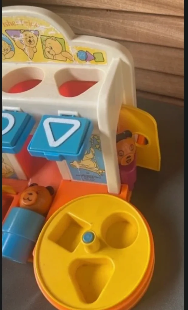 Jouet est le Fisher-Price #413 Shapes & Slides Playground S – photo 4